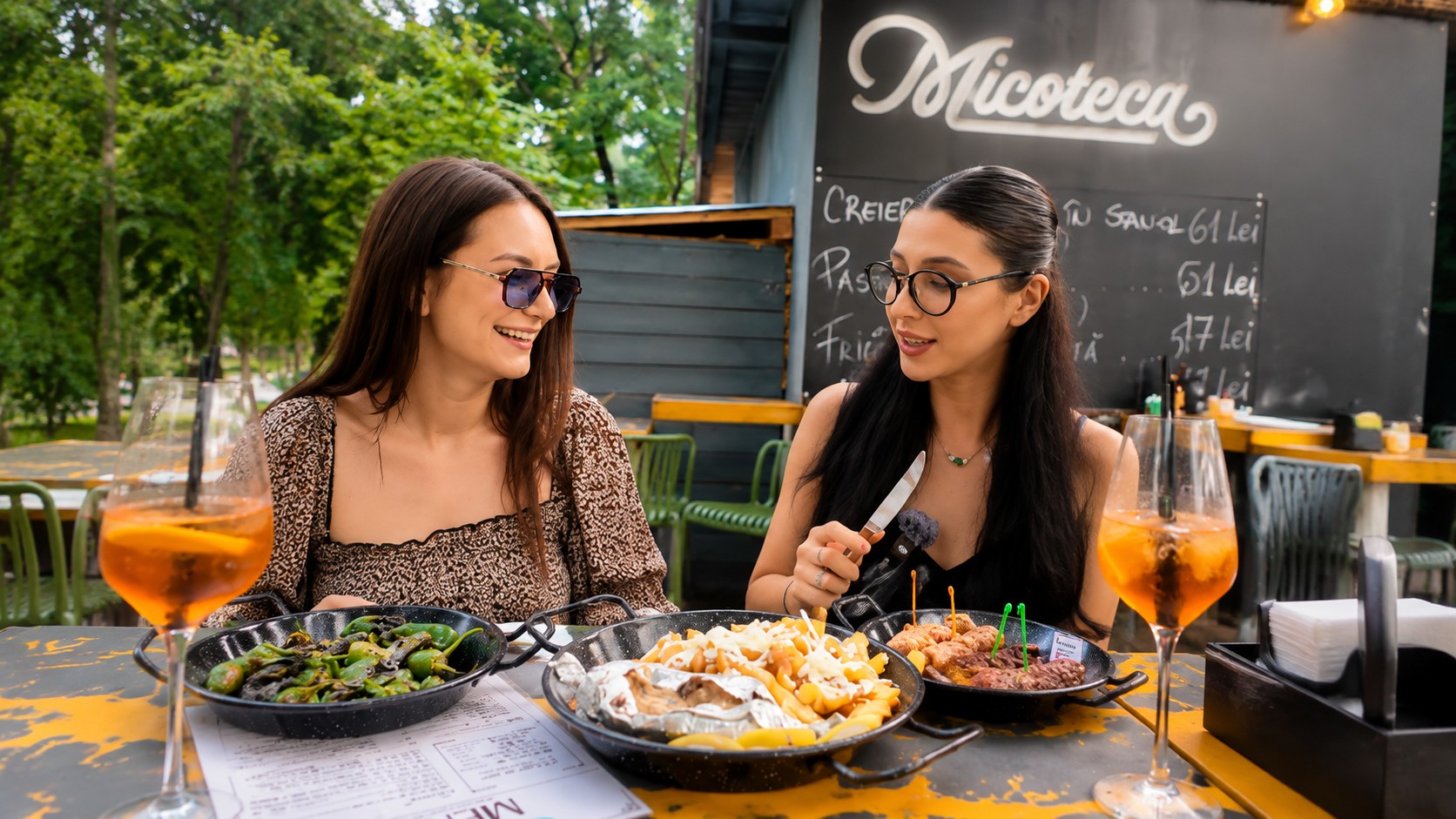 Unde poți încerca mai multe rețete celebre de mici în același loc? La Micoteca Herăstrău